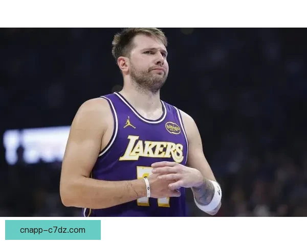 东契奇再创纪录 斯玛特关键球显强心脏